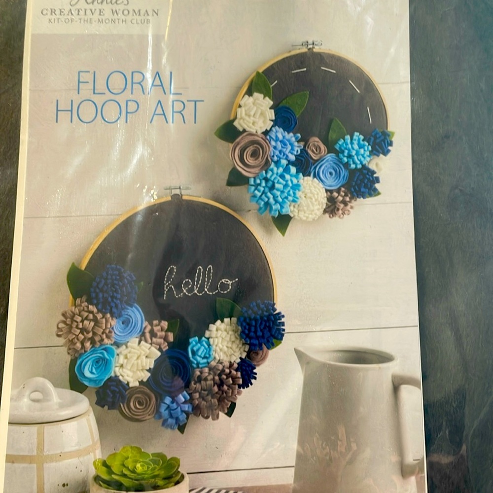 Annie’s Craft Kit - Floral Hoop Art
